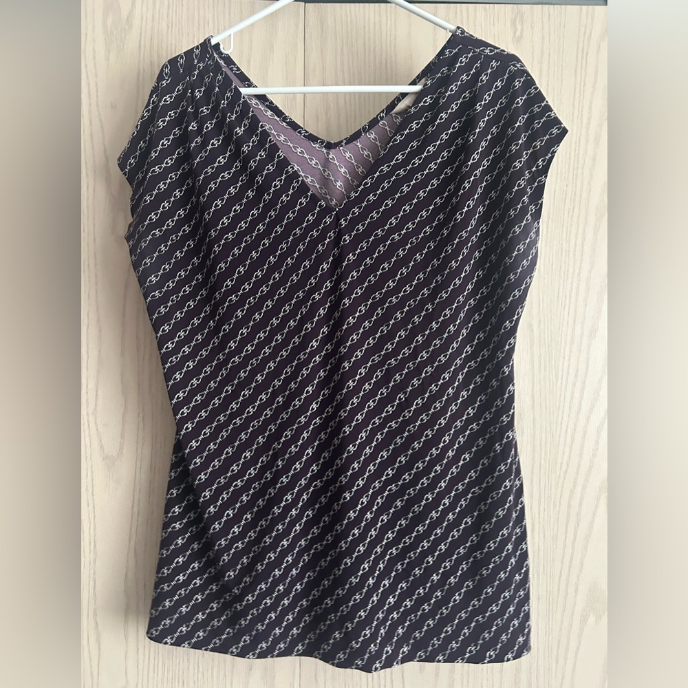 Banana Republic Black Chain-Print V-Neck Cap Sleeve Top